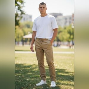 Men AERO tapered leg joggers. Size M.NWT